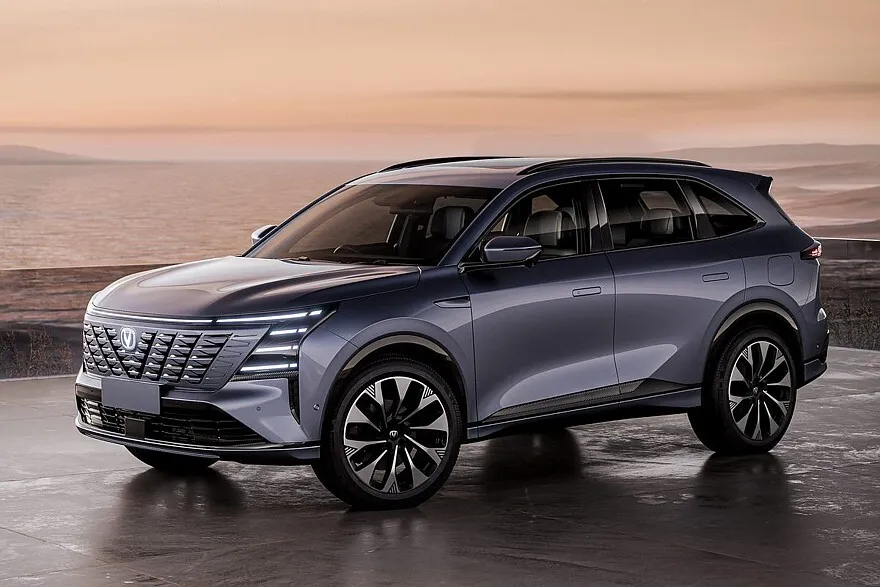 Changan CS75 PLUS 2025: ультрасовременный кроссовер с турбодвигателем