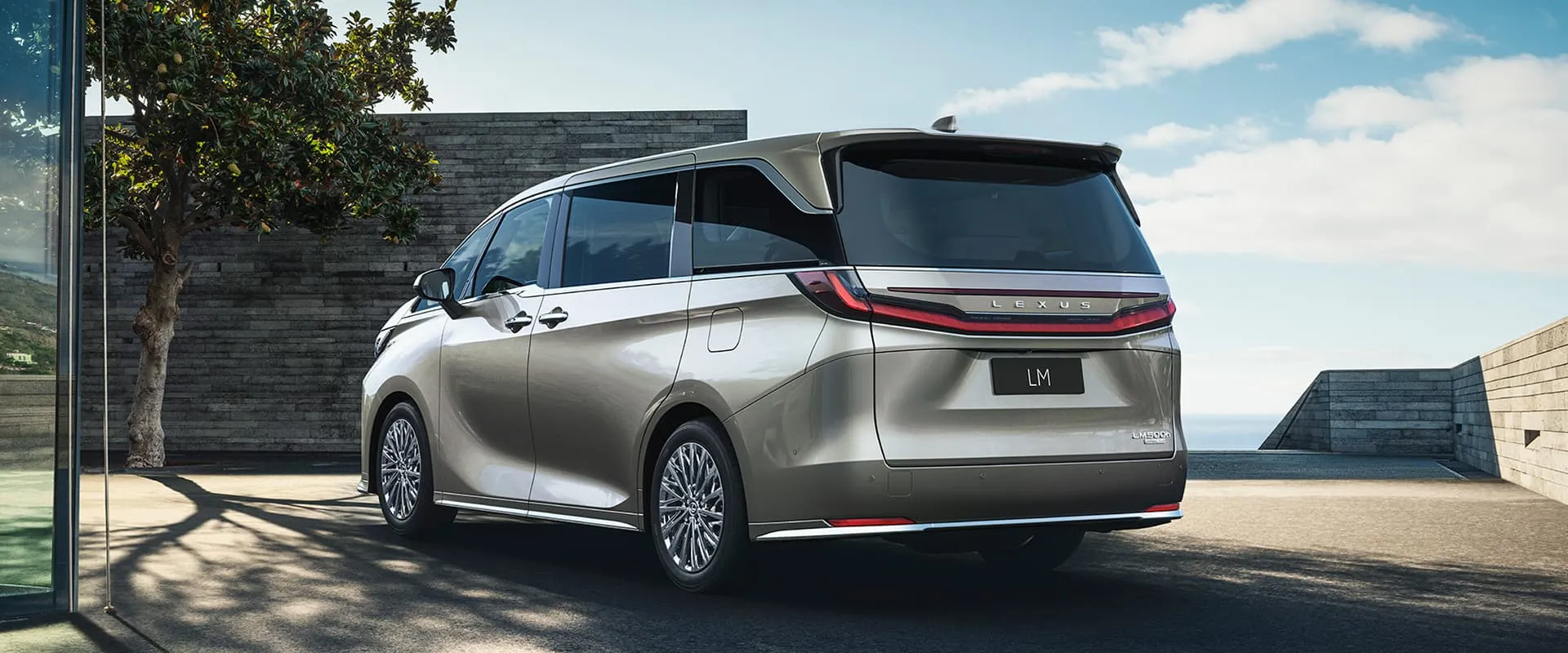 Для кого создан Lexus LM 500h