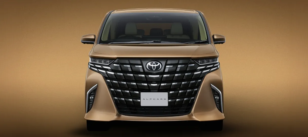 Toyota Alphard: купить флагманский люксовый минивэн