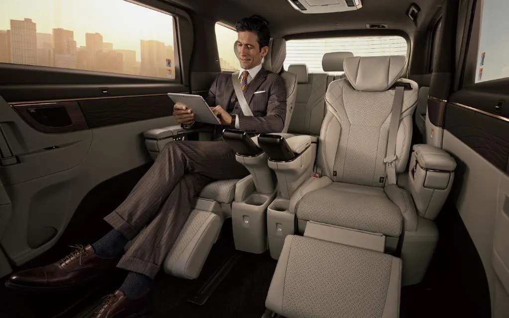 Дизайн и габариты Toyota Alphard