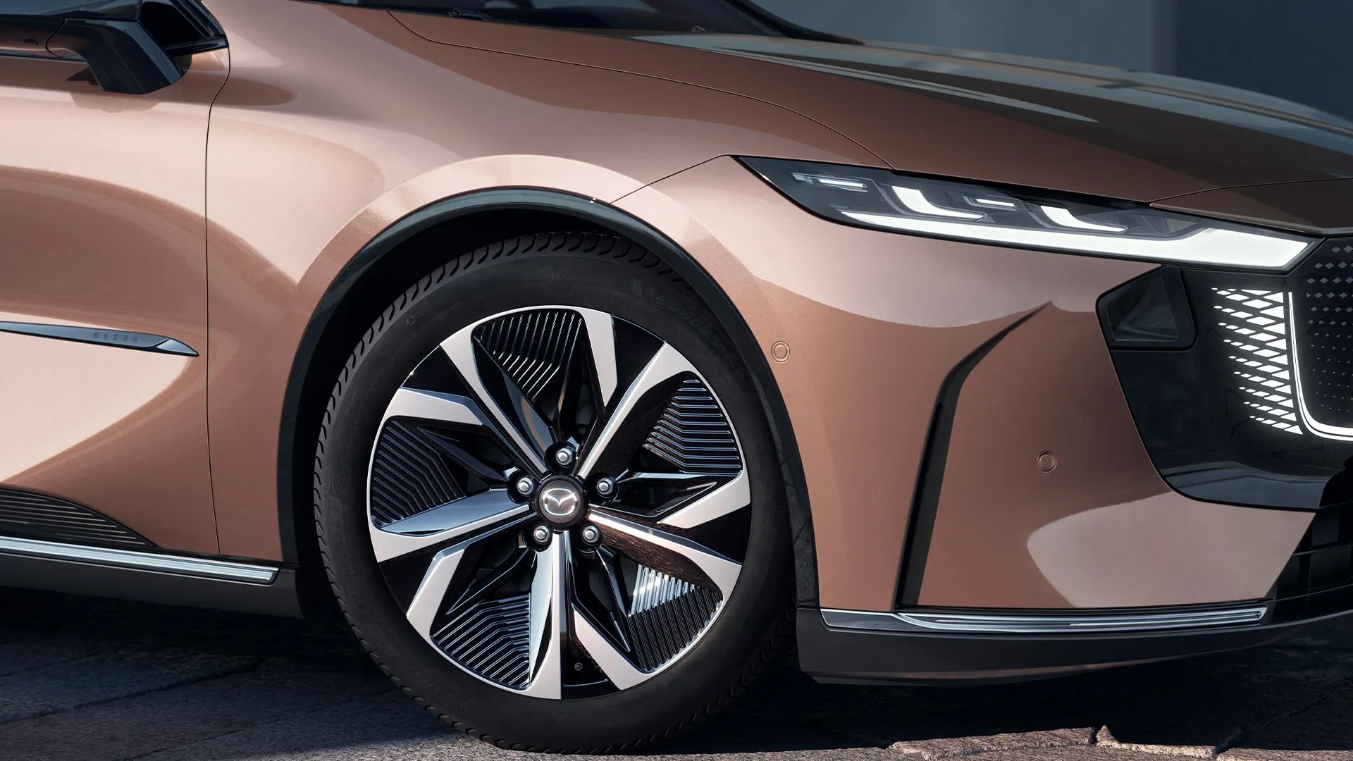 Mazda EZ-6: купить среднеразмерный седан