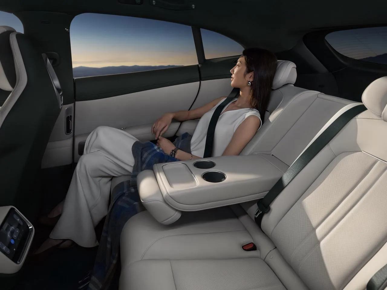 Дизайн и интерьер Xiaomi YU7