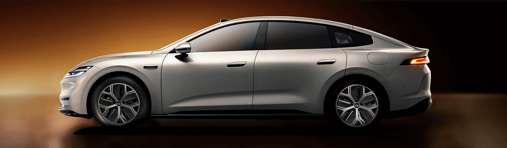 Changan Qiyuan A06: купить гибридный лифтбек