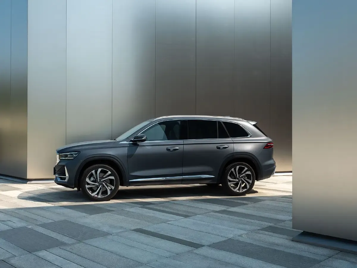 Geely Monjaro Hi-F: купить гибридный кроссовер