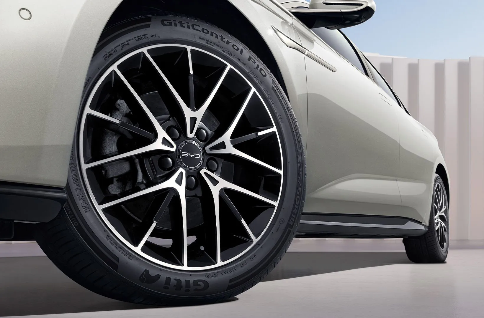 BYD Seal 07: купить гибридный седан