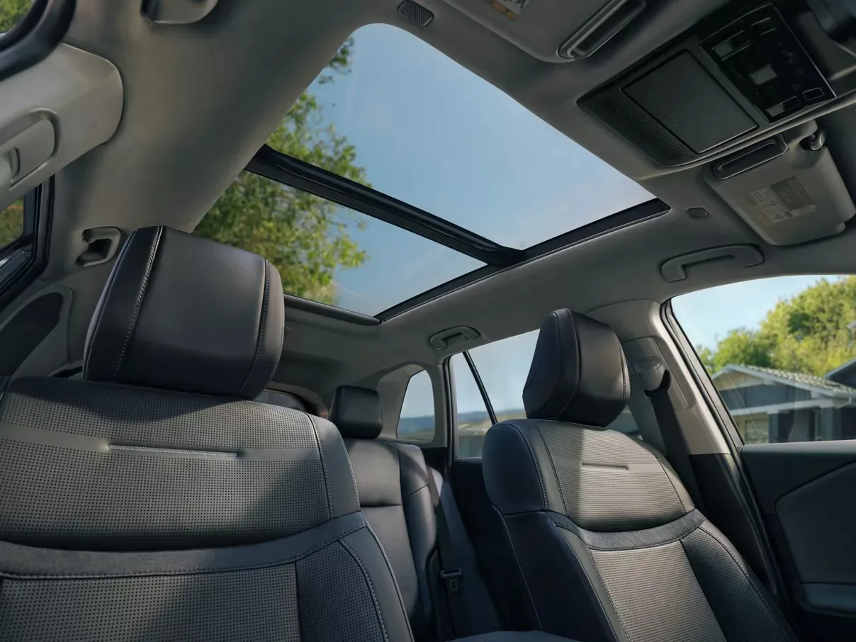 Панорамный люк на крыше с электроприводом