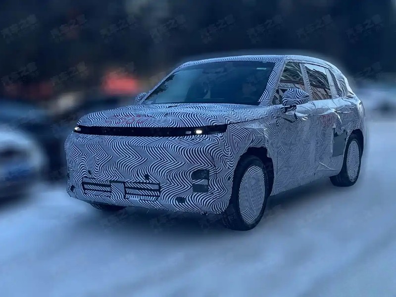 Шпионские фотографии Xpeng G02