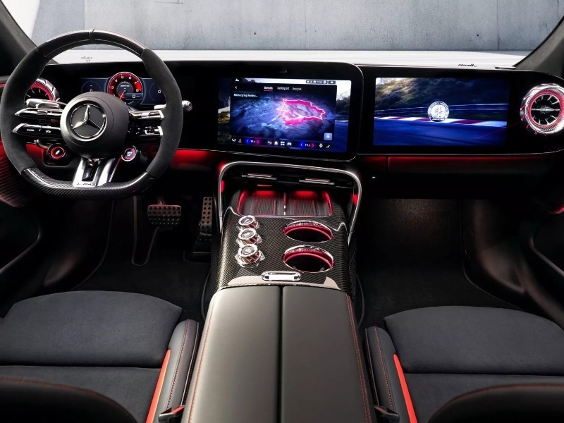 Mercedes частично рассекретил новейший суперкар AMG GT