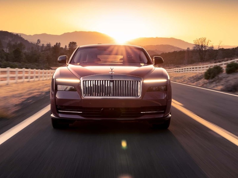 Rolls-Royce отказался от тотальной электрификации