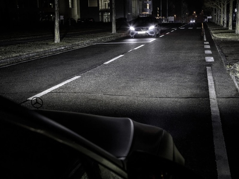 Власти в одной стране задумались о безопасности светодиодных фар