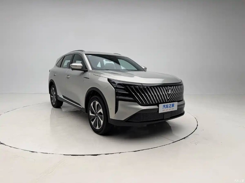 В Китае представлена новая экономичная версия Changan CS75 Plus