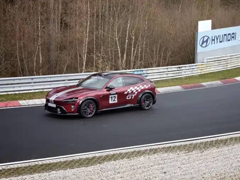 Новый кроссовер Xiaomi YU7 GT замечен на Нюрбургринге без камуфляжа