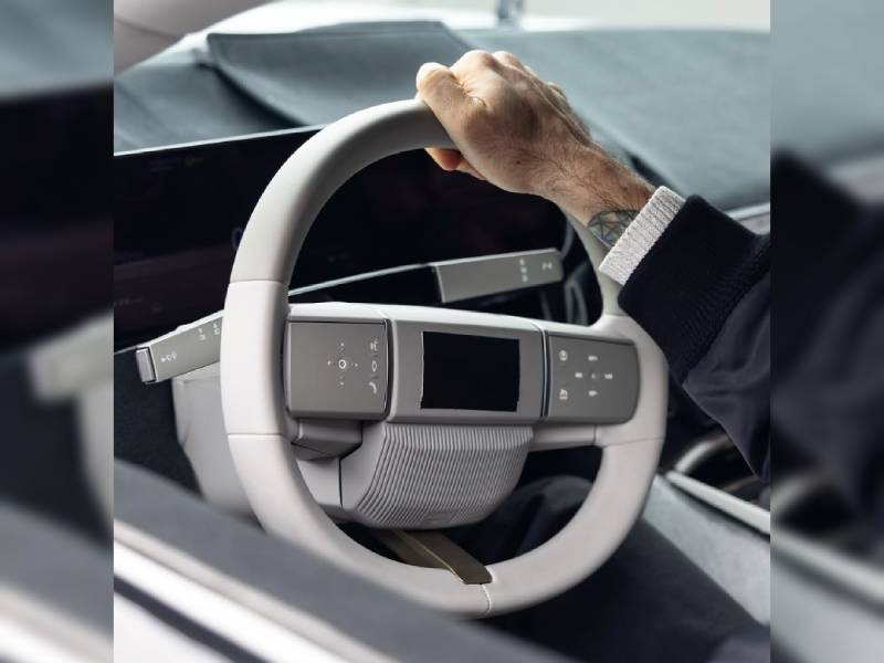 Jaguar частично рассекретил салон люксового электромобиля