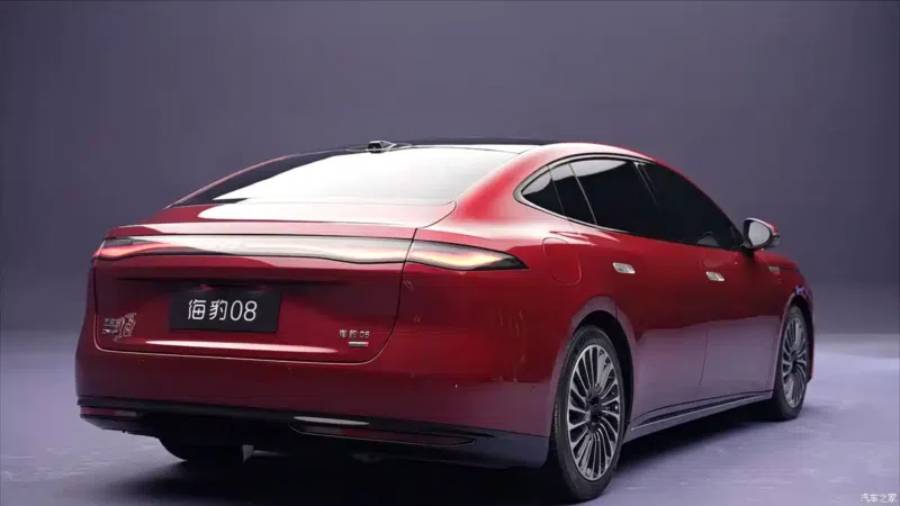 BYD представила гибридный лифтбек Seal 08 DM-p