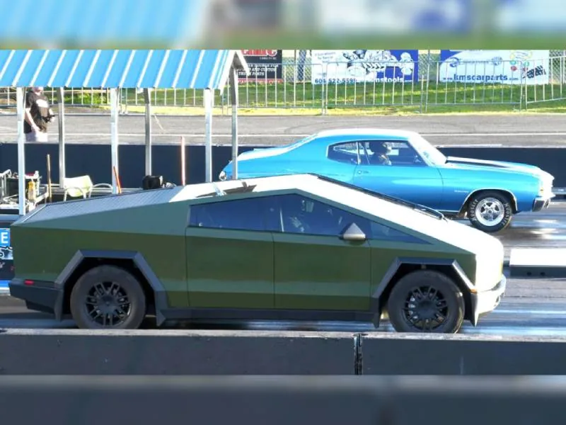 Tesla Cybertruck проиграл 56-летнему Chevrolet в заезде на 402 метра