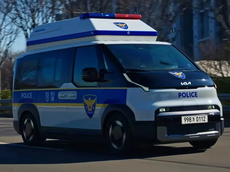 Kia представила небольшой фургон с камерами и дронами