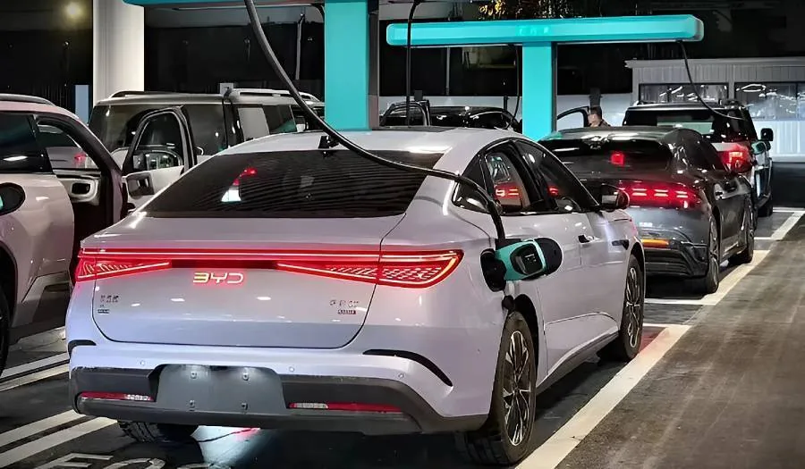 Китайцы стали меньше интересоваться автомобилями BYD