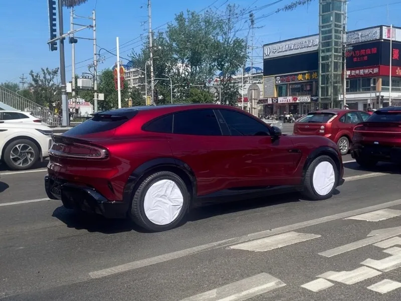 В Китае замечен 990-сильный кроссовер Xiaomi