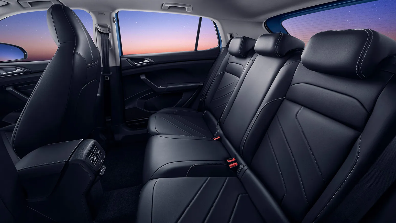 Интерьер Volkswagen Tharu XR