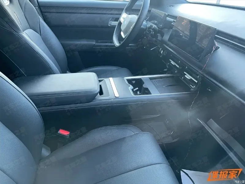 Первые фотографии салона большого кроссовера Chery T1T
