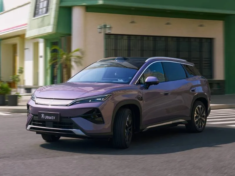 BYD: от батарейки до электрокара. Самая нестандартная история китайского бренда электромобилей