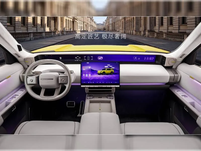 Первые фотографии салона новейшего Freelander 8