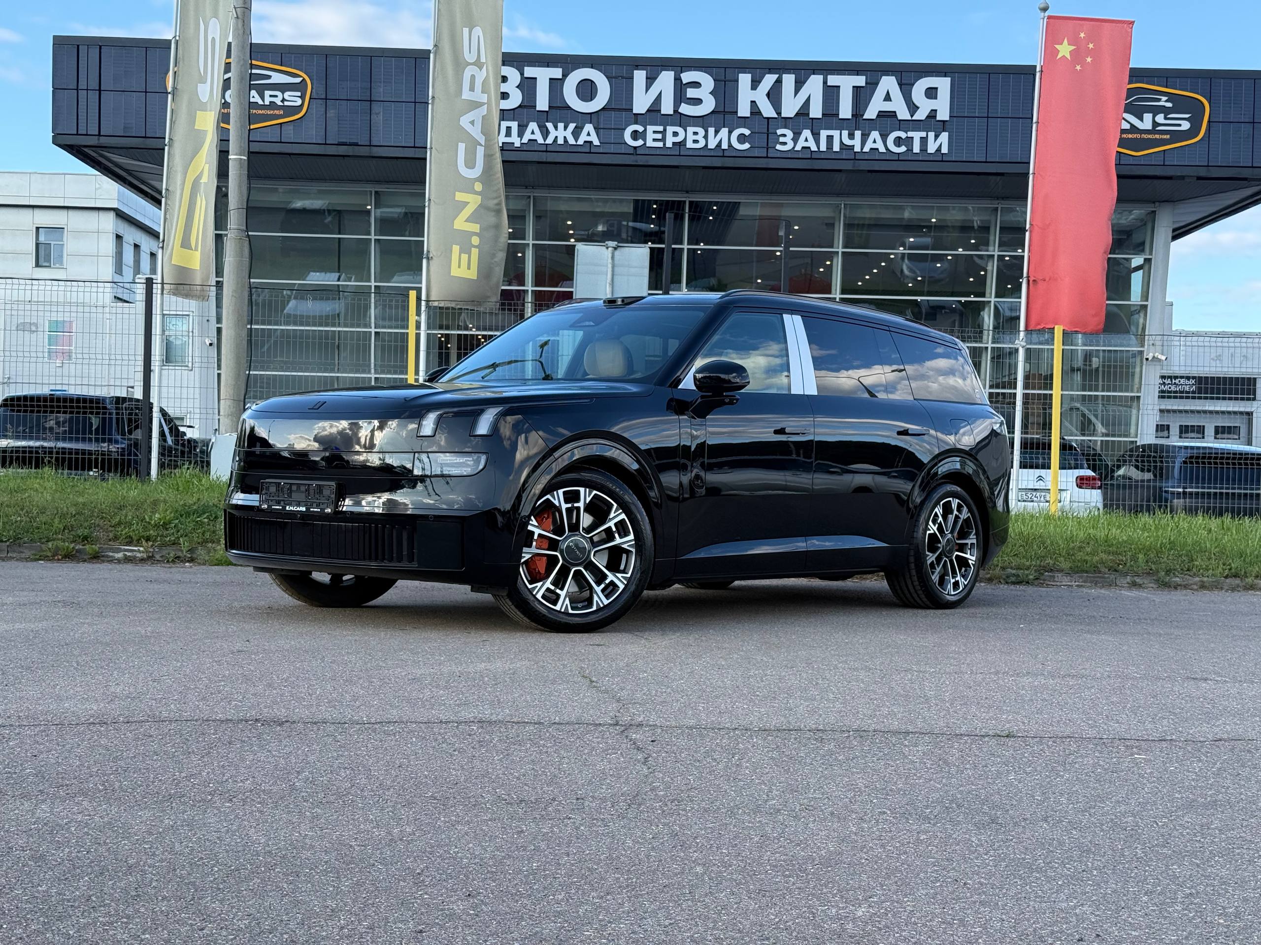 Lynk & Co 900 5 мест