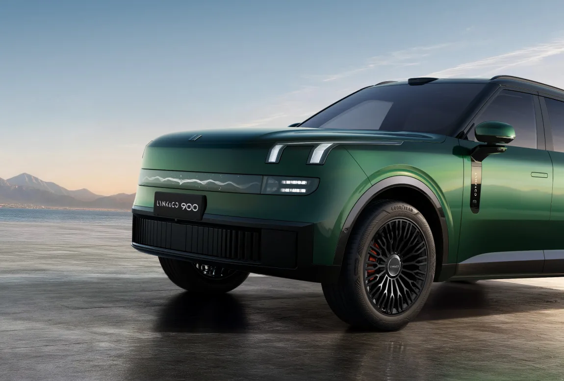 Купить кроссовер LYNK & Co900