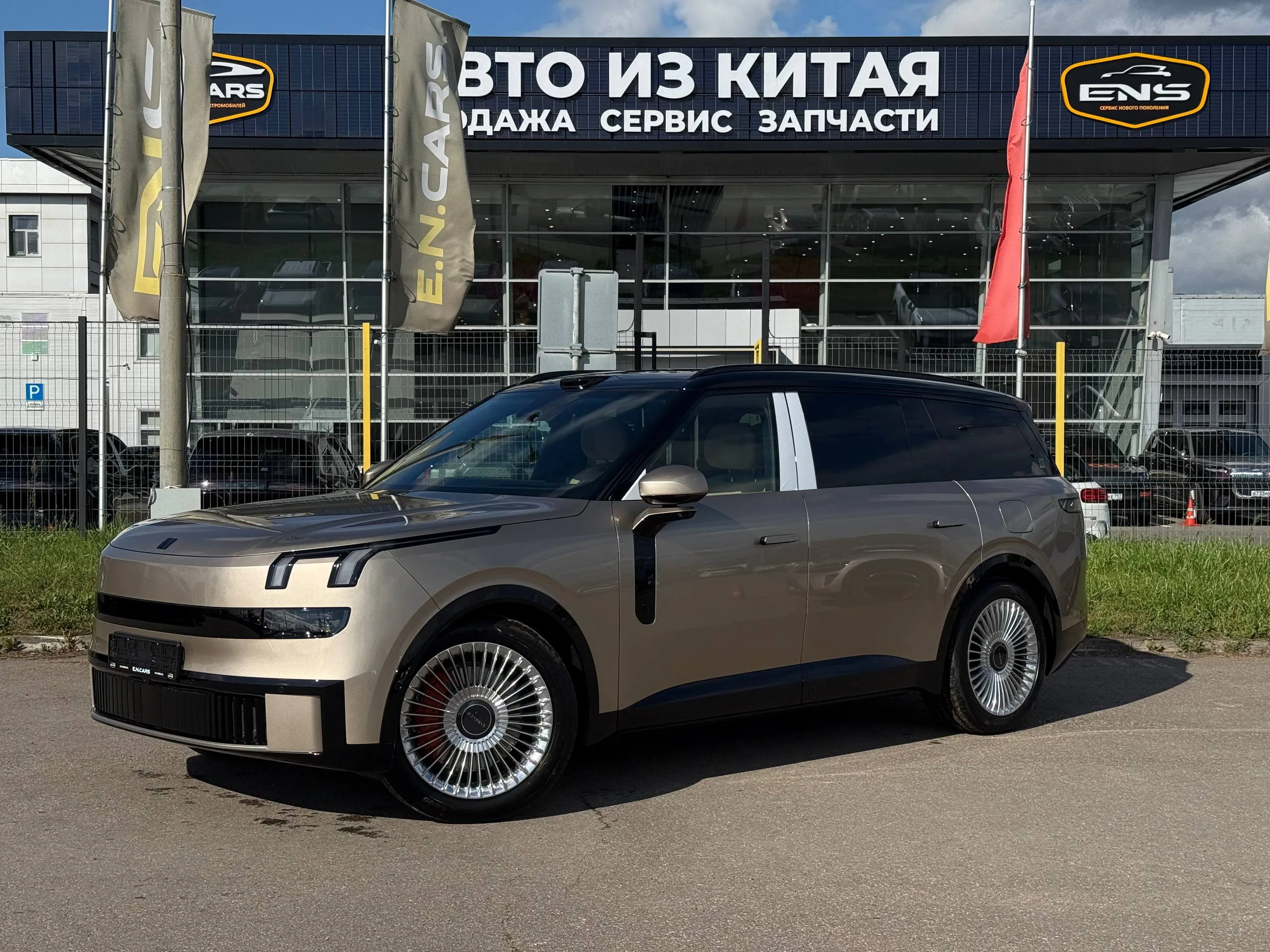 Lynk & Co 900 5 мест