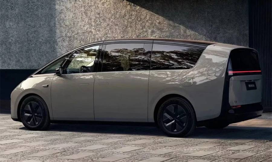 После обновления Li Auto Mega остался без пневмоподвески