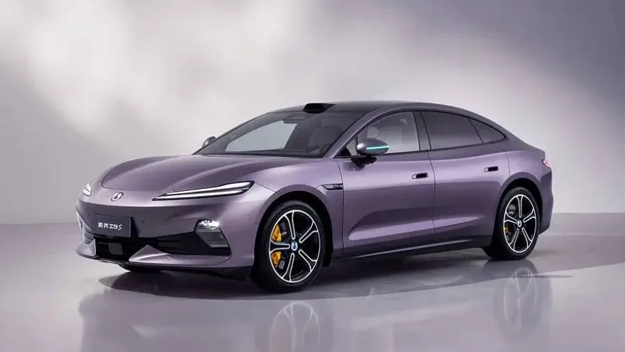 Названа дата старта продаж седана Denza Z9S