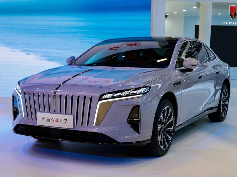 В Китае представлен новейший Hongqi H7
