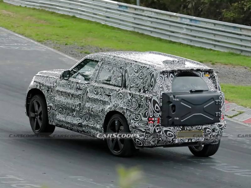 Land Rover тестирует новую версию Defender
