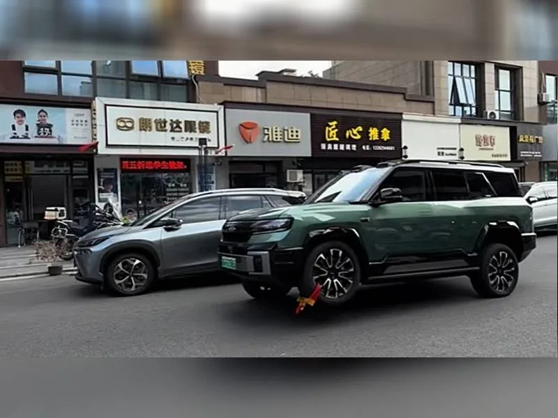 В Китае замечен внедорожник BYD, уехавший вместе с блокиратором колеса