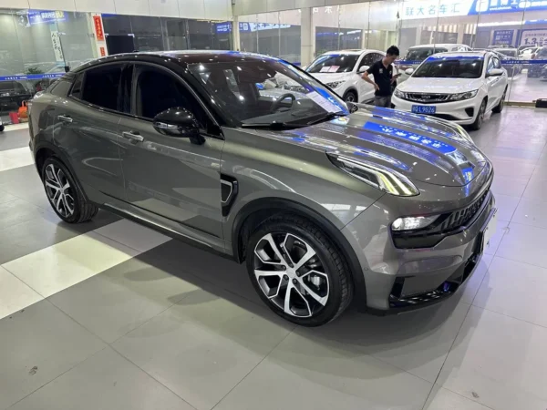 Lynk & Co 05 2.0 AT 4WD